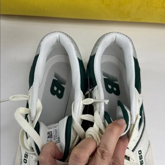 NWT • New Balance • Green 550 Sneaks • Size 6.5 Men/8 Women • 💚🤍 - Picture 16 of 16